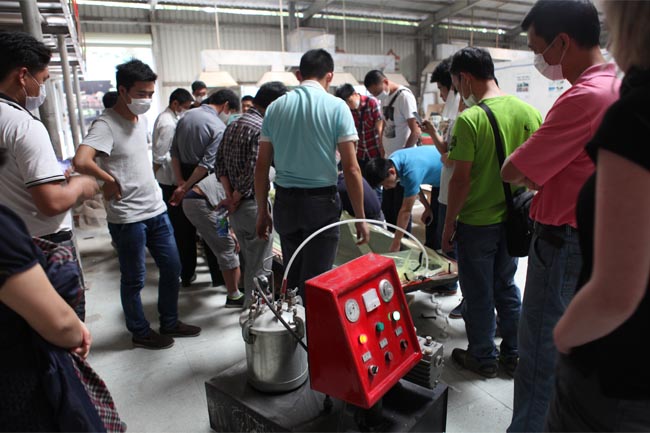 啟動設(shè)備，開始進(jìn)行真空導(dǎo)入