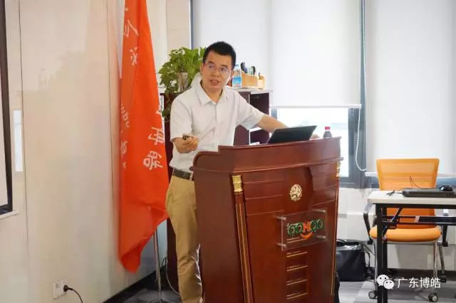 金陵力聯(lián)思有限公司工程師徐秀華講解《樹脂、膠衣產(chǎn)品知識及應用》