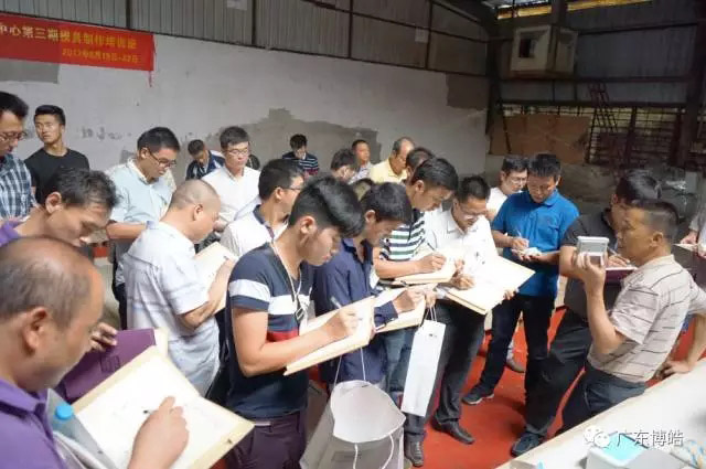 中國不飽和聚酯樹脂行業(yè)協(xié)會 華南玻璃鋼新技術(shù)交流培訓中心第三期玻璃鋼模具制作培訓班-11